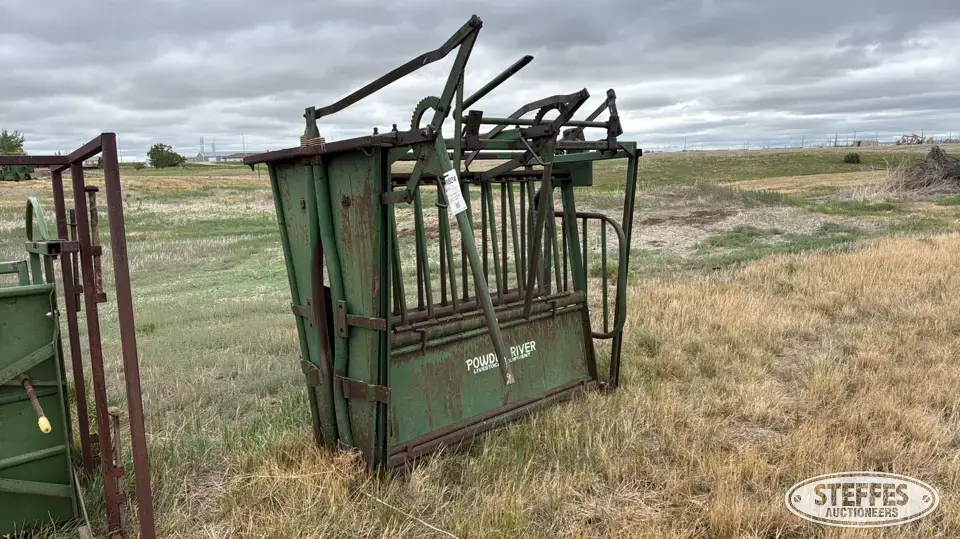 Powder River squeeze chute