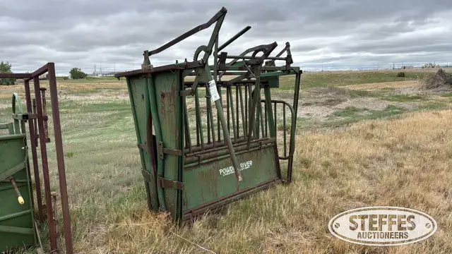 Powder River squeeze chute