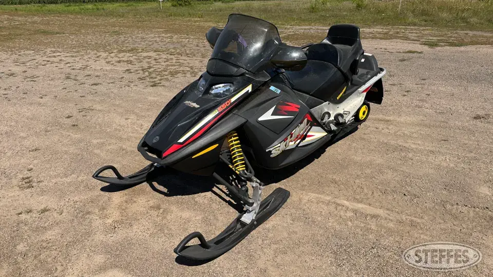 2005 Ski-Doo MXZ Snowmobile