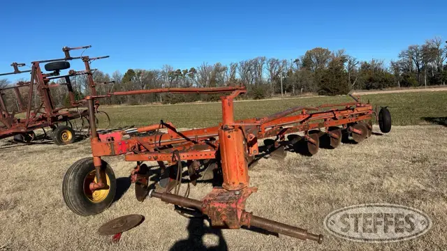 Massey Ferguson 880