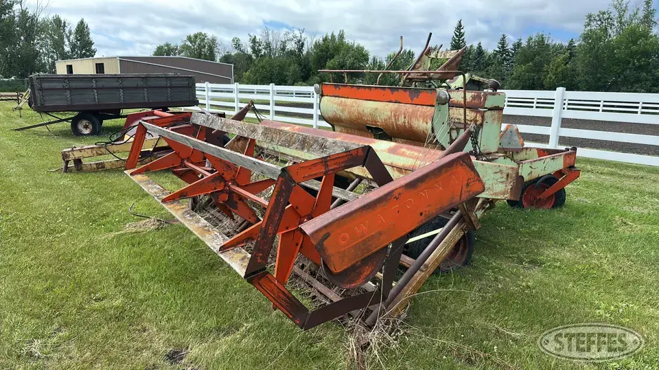 Owatonna 90 Self-Propelled Swather