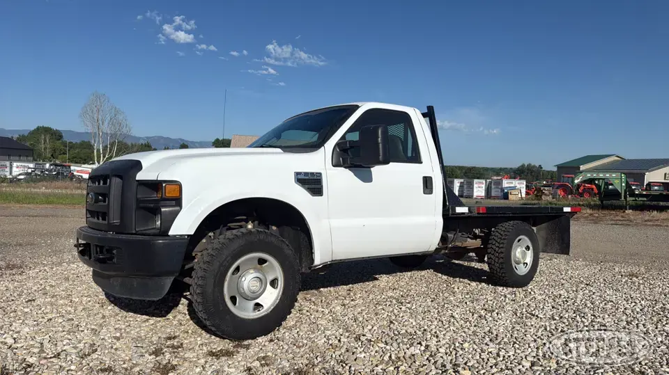 2009 Ford Super Duty F-250 XL Flatbed Truck