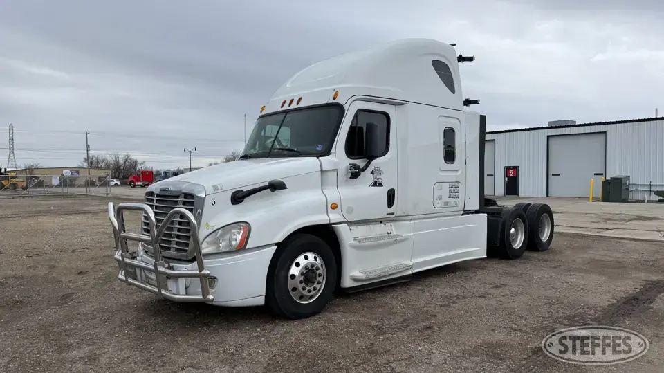 2015 Freightliner Cascadia Evolution Conventional Truck with Sleeper