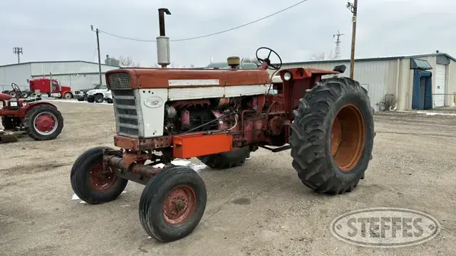 1963 IH 560