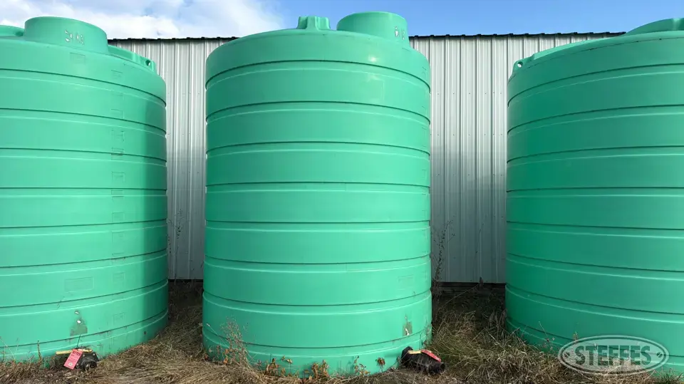 Enduraplas 3,000 gal. poly tank