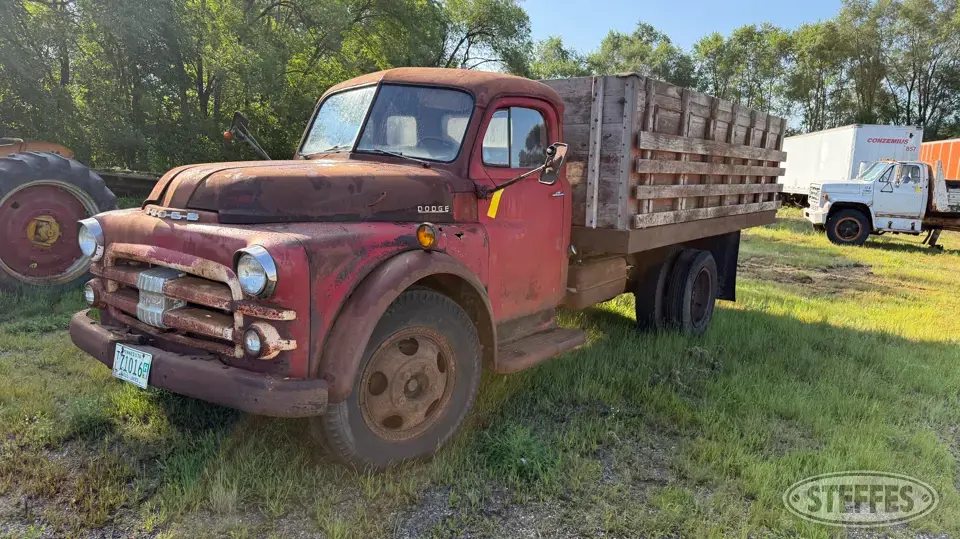 Dodge B-3HHA152 Flatbed Truck