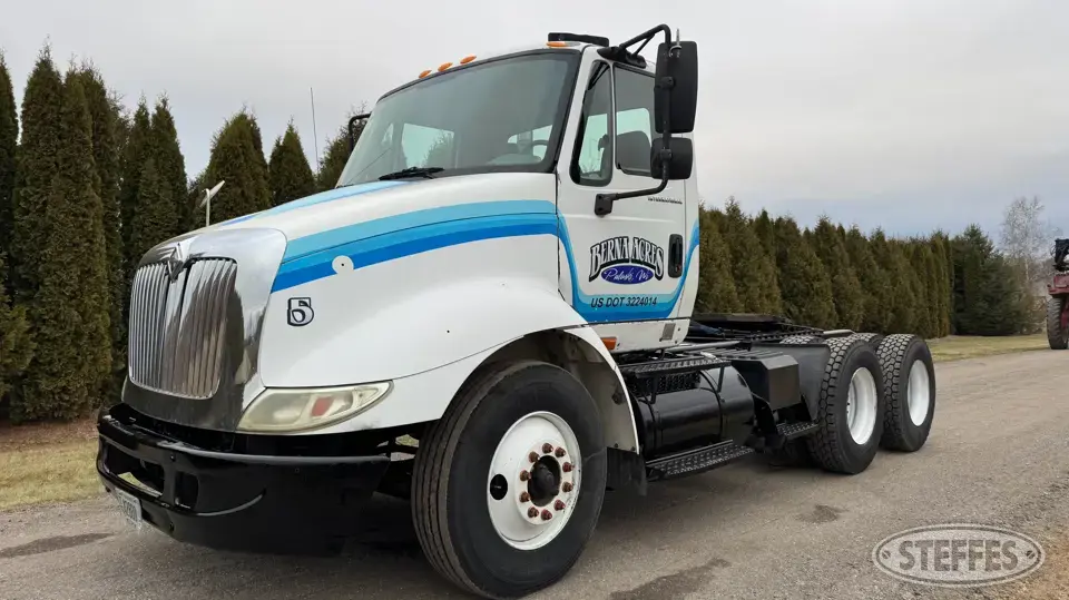2005 International 8600 Conventional Truck without Sleeper