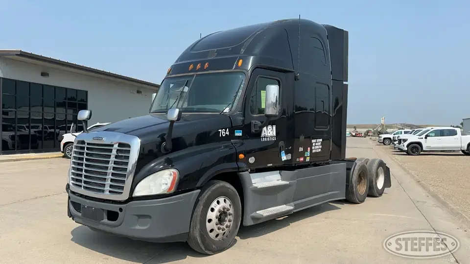 2013 Freightliner Cascadia Conventional Truck with Sleeper