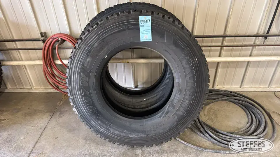 (2) Yokohama 907W 11R22.5 tires Truck Tire