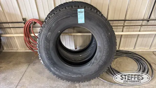 (2) Yokohama 907W 11R22.5 tires