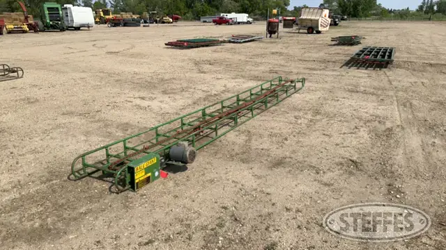 Electric hay conveyor