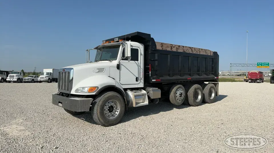 2005 Peterbilt 385 Dump Truck