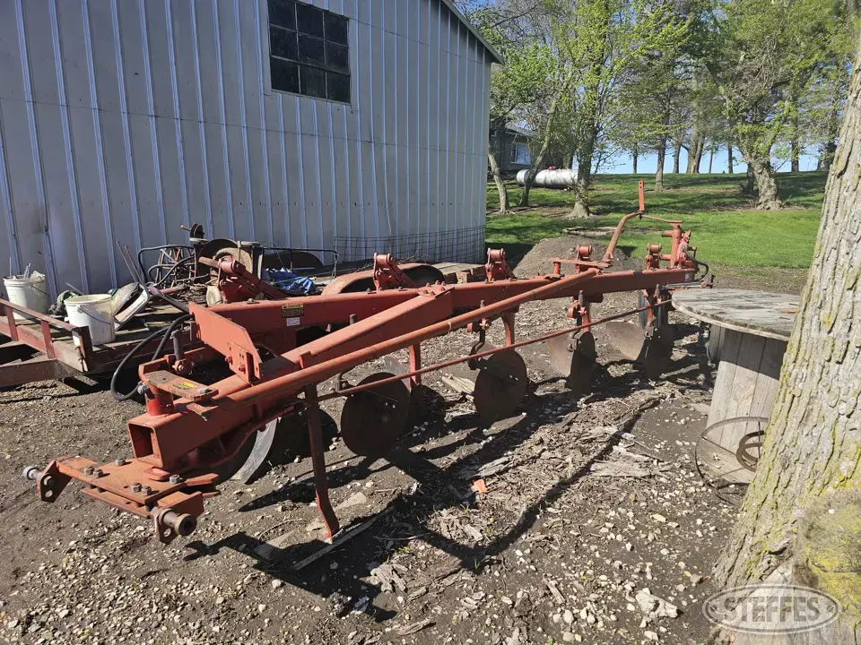 International 720 Plow