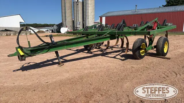 John Deere 610