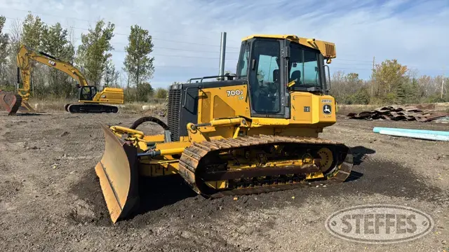 2007 Deere 700J LGP