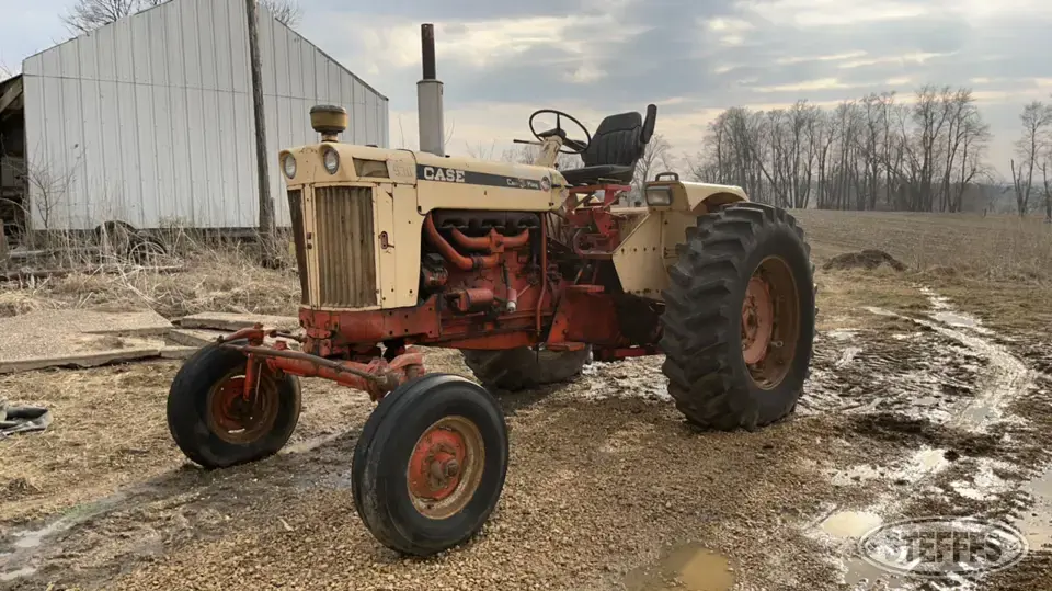 1966 Case 930 Comfort King 2WD Tractor