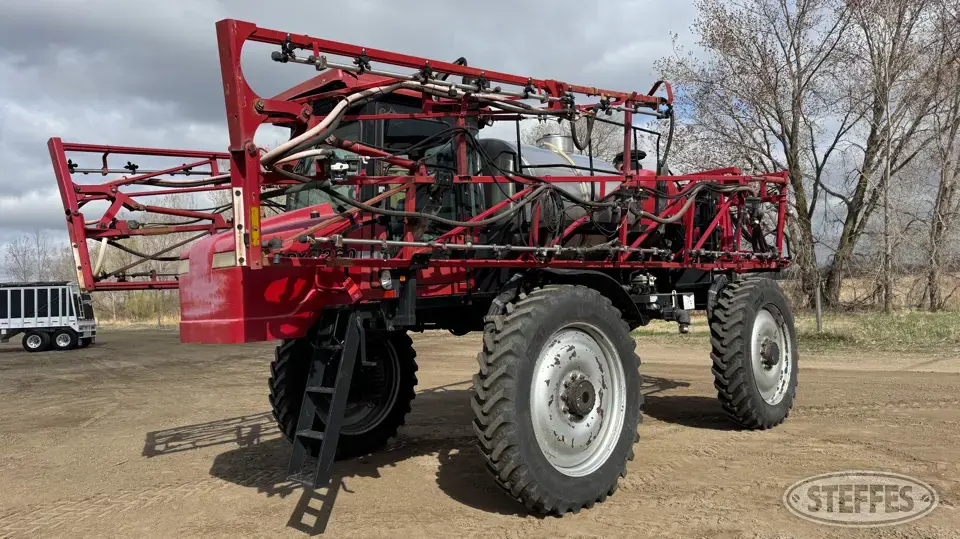 2000 Case IH SPX4260 Self-Propelled Sprayer