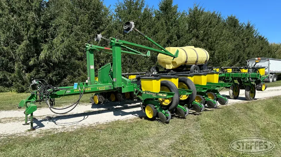 John Deere 7200 Conservation 12 or More Row Planter