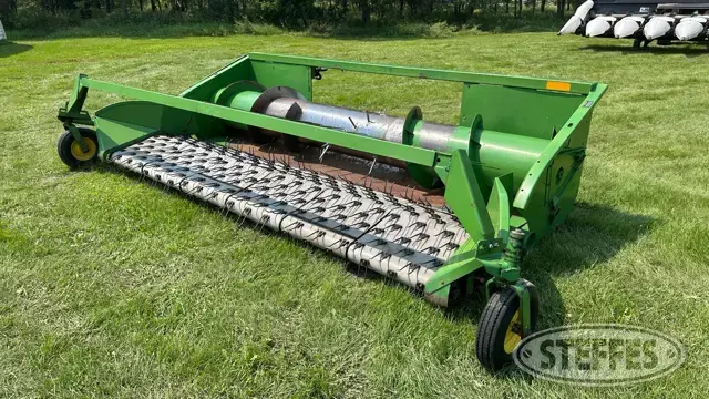 John Deere 212