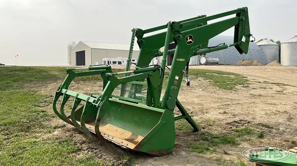 2015 John Deere H480 Tractor Loaders and Attachment