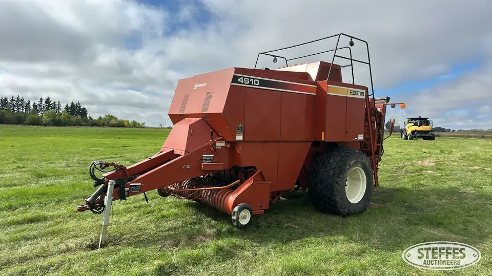 Hesston 4910 Square Baler