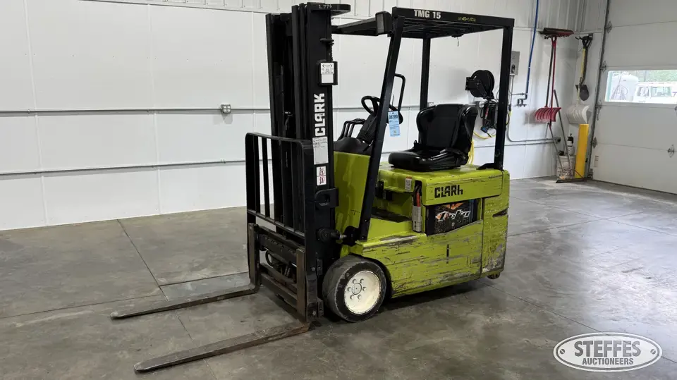 Clark TMG-15 Warehouse Forklift