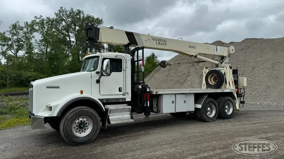 National 600E2 on 2009 Kenworth T800 Hyd. Truck Crane
