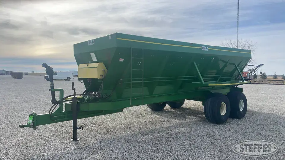 BBI Pull-Type Dry Spreader