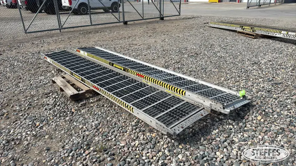 (2) Road Warrior aluminum ramps Truck-Trailer Part