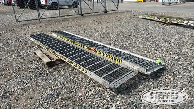 (2) Road Warrior aluminum ramps