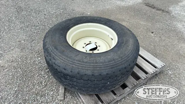 Firestone 425/65R22.5 tire