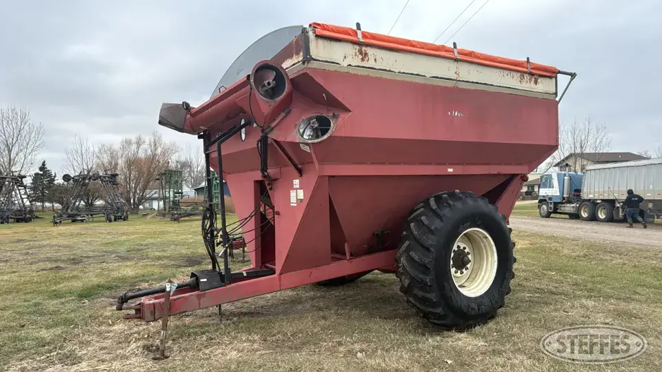 J&M 675 Grain Cart