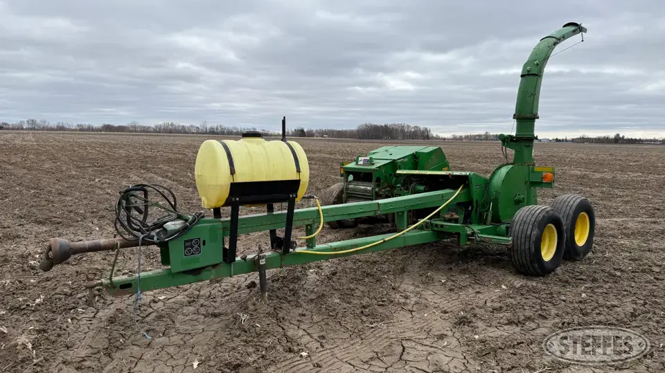 2002 John Deere 3975 Pull-Type Harvester