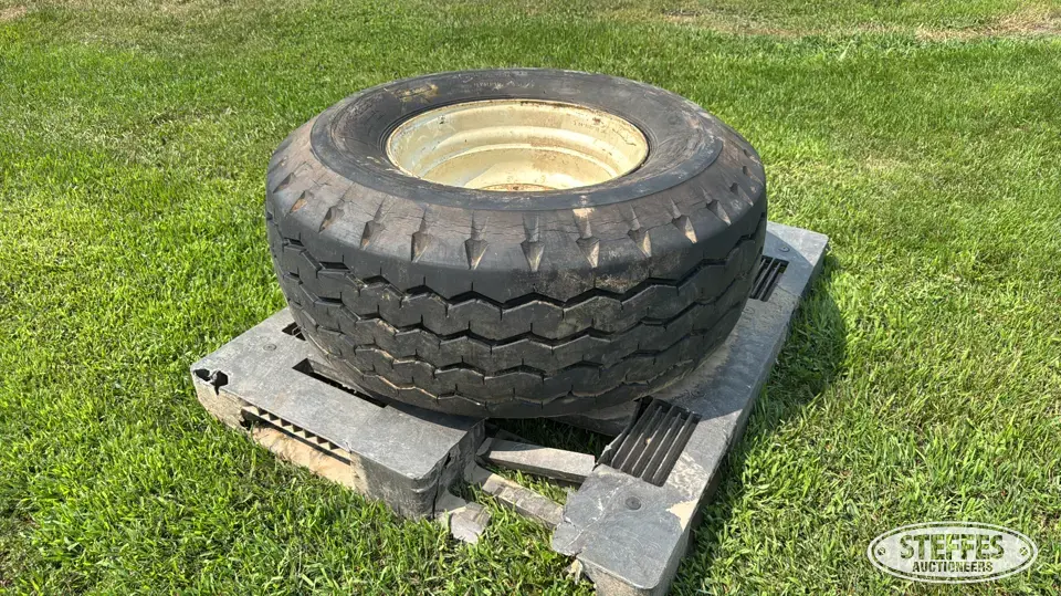 18-22.5 tire Tractor-Implement Tire