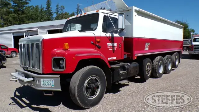 1990 International 2674