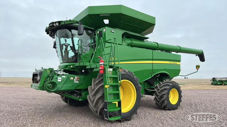 2023 John Deere S790 Combine
