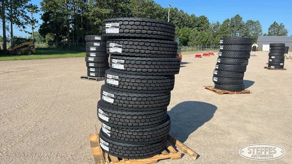 (8) Headway HLD811 11R22.5 truck tires