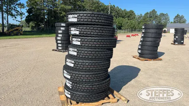 (8) Headway HLD811 11R22.5 truck tires