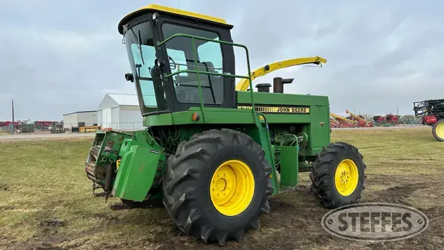 1984 John Deere 5720