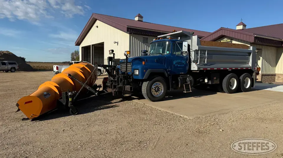 1995 Mack RD688S Plow-Spreader Truck