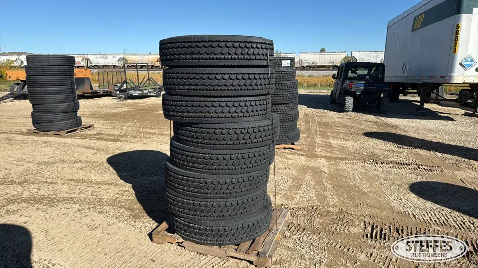 (8) Invovic FM750 11R24.5 tires Truck Tire