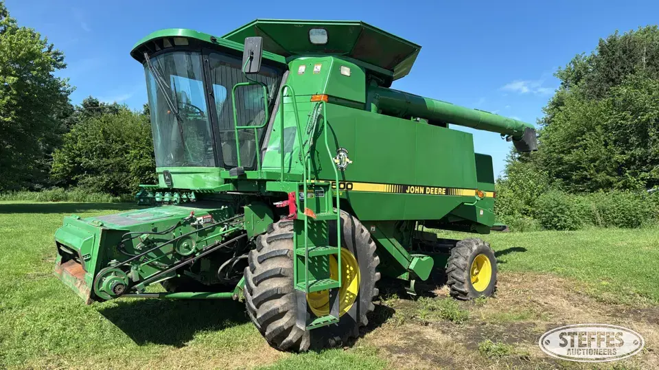 1997 John Deere 9500 Combine