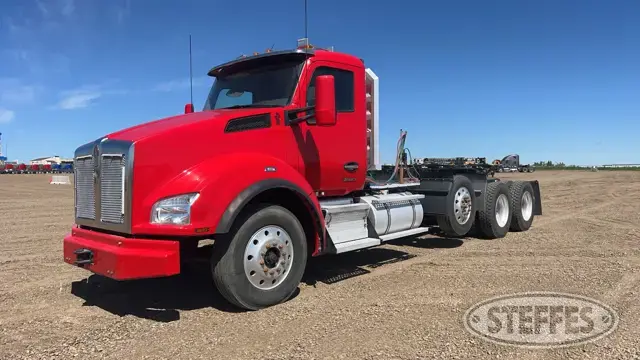 2023 Kenworth T880
