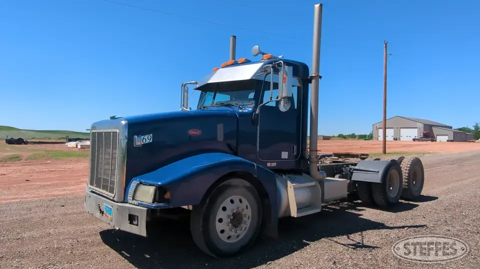2005 Peterbilt 385 Conventional Truck without Sleeper