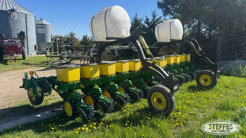 John Deere 7100 12 or More Row Planter