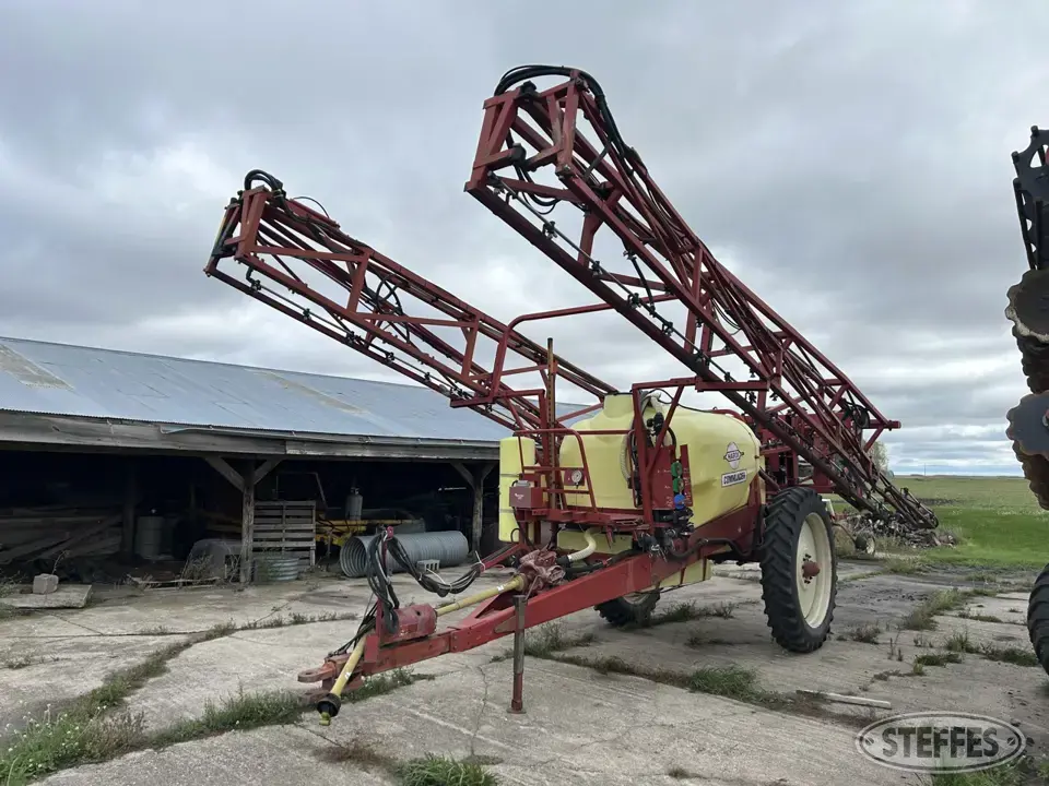 Hardi Commander 1200 Pull-Type Sprayer