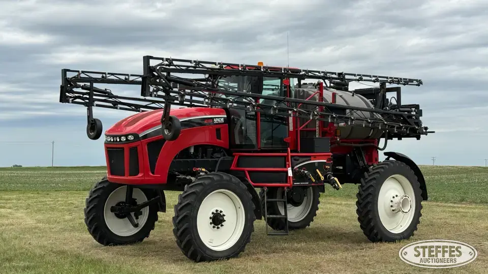 2013 Apache AS1020 Self-Propelled Sprayer
