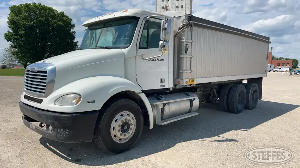 2005 Freightliner Columbia 112 Tandem Boxed Truck