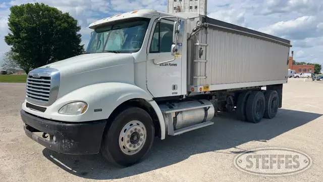 2005 Freightliner Columbia 112