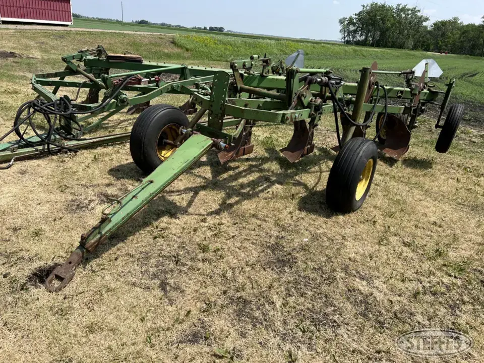 John Deere 3100 Plow